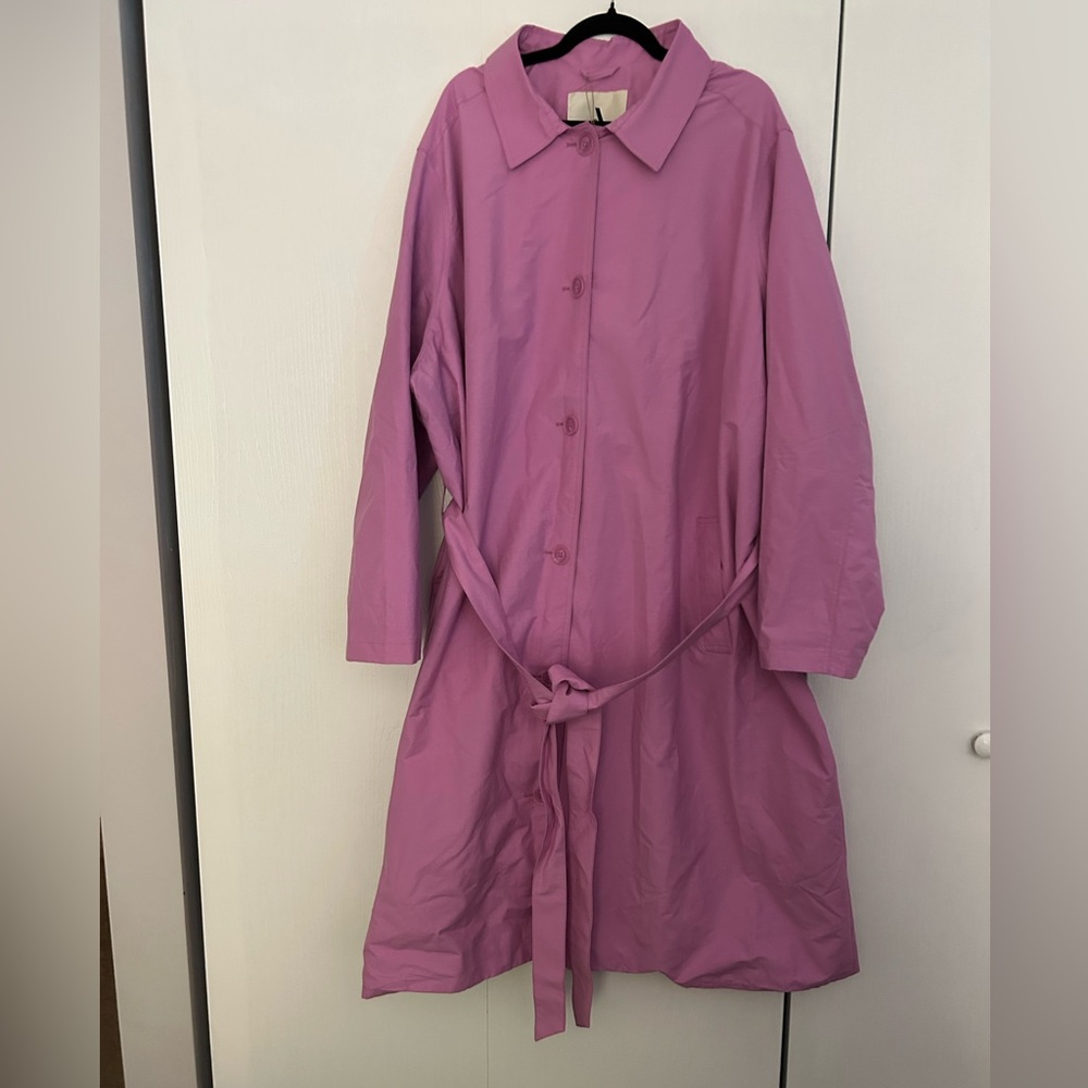 Amazon Essentials Women's Relaxed-Fit Water Repellant Trench Coat, Lilac, 6X